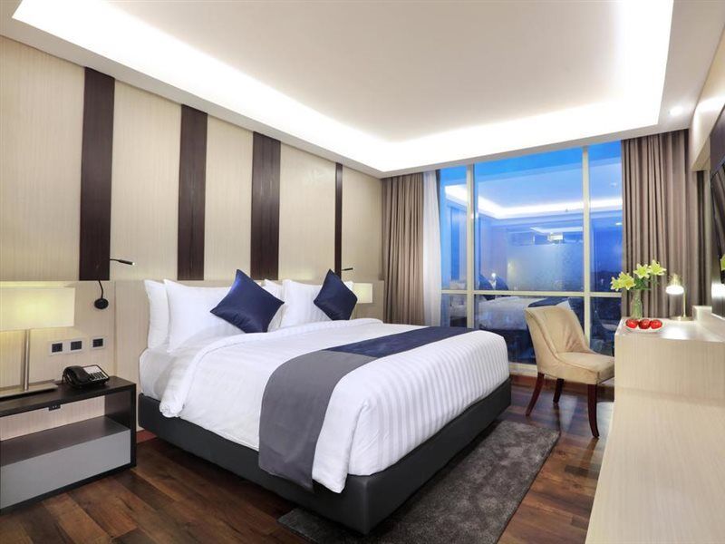 Aston Kartika Grogol Hotel & Conference Center Jakarta Exteriör bild